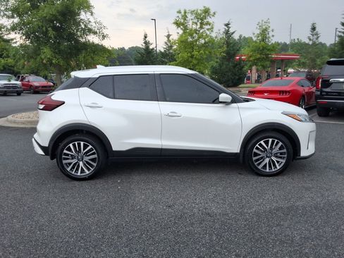 Used 2023 Nissan Kicks SV FWD image 4