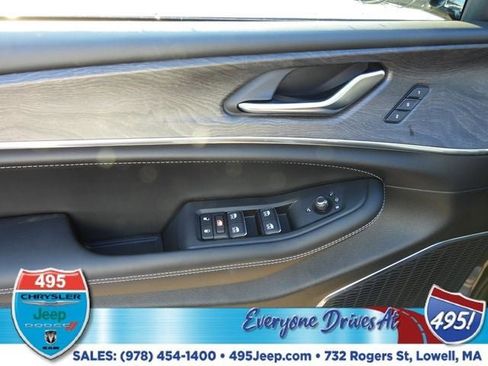 New 2025 Jeep Grand Cherokee L Overland image 19