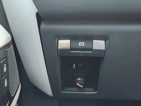 Used 2023 Land Rover Defender 130 First Edition image 21