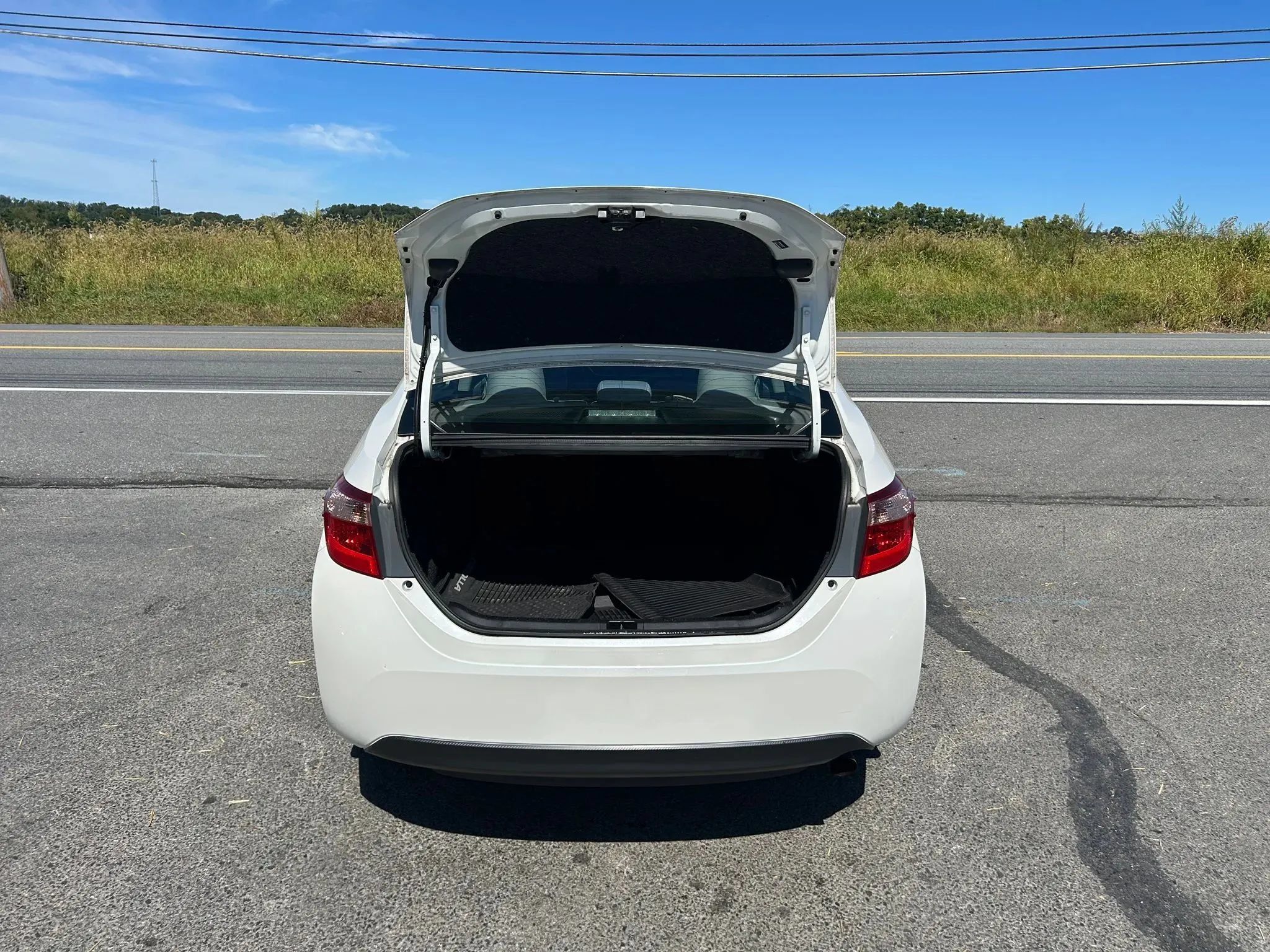 Used 2018 Toyota Corolla LE FWD image 11