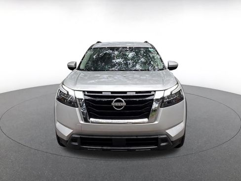 Used 2025 Nissan Pathfinder SV AWD/4WD image 2