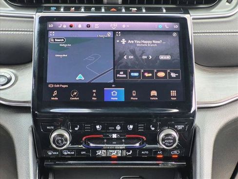 Used 2023 Jeep Grand Cherokee Overland AWD/4WD image 15