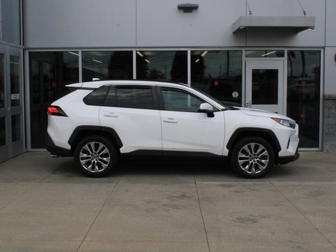 Used 2020 Toyota RAV4 XLE Premium AWD/4WD image 4