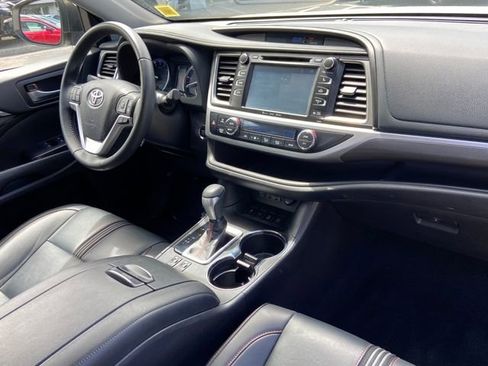Used 2019 Toyota Highlander SE w/ Protection Package #3 AWD/4WD image 27