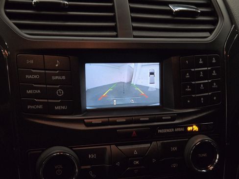 Used 2019 Ford Explorer XLT w/ Class III Trailer Tow Package FWD image 19