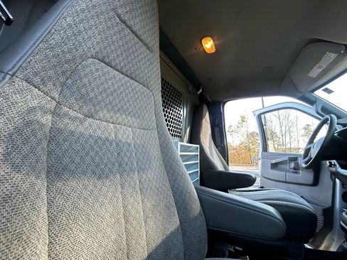 Used 2017 GMC Savana 3500 image 19