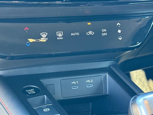 Used 2026 Nissan Kicks SR w/ Illumination Package image 30