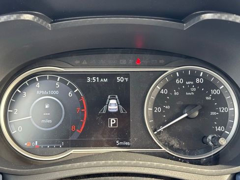 Used 2025 Nissan Versa SV w/ Trunk Package image 22