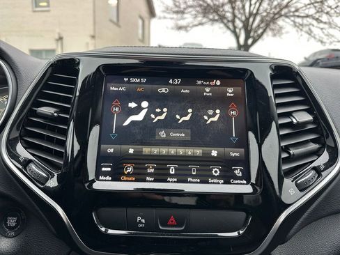 Used 2020 Jeep Cherokee Limited image 18