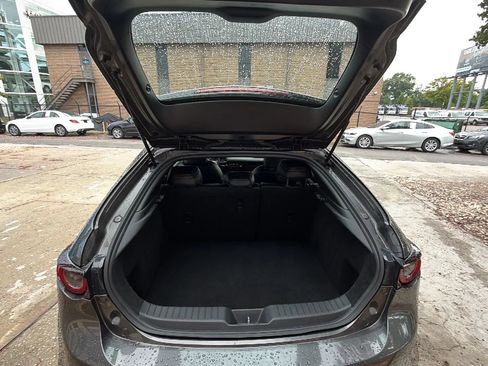 Used 2019 MAZDA MAZDA3 Hatchback w/ Premium Package FWD image 7