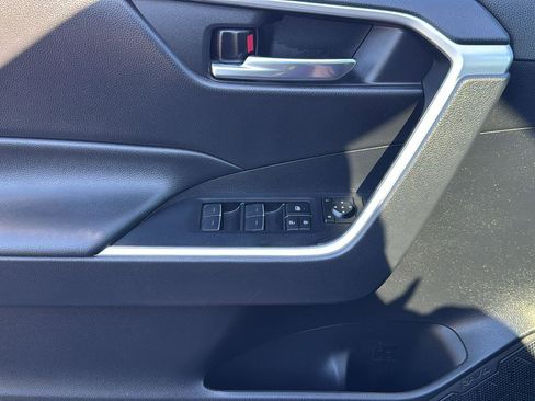 Used 2022 Toyota RAV4 XLE w/ Convenience Package image 11