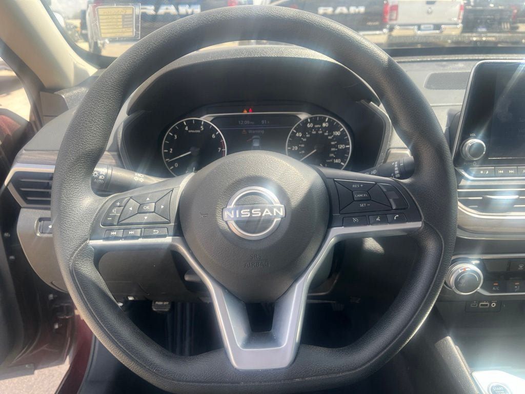 Used 2025 Nissan Altima 2.5 SV FWD image 15