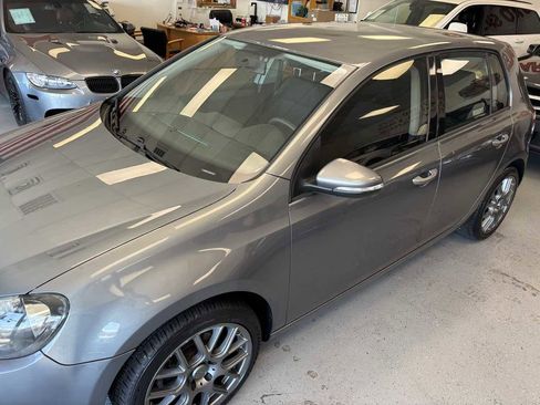 Used 2011 Volkswagen Golf 4-Door image 3