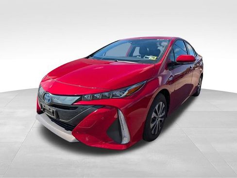 Used 2022 Toyota Prius Prime XLE FWD image 3
