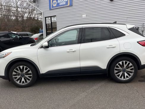 Used 2020 Ford Escape Titanium w/ Titanium Premium Package 2.0 image 4