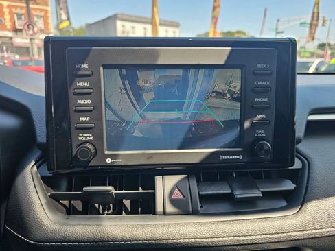 Used 2021 Toyota RAV4 LE AWD/4WD image 23