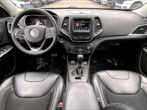 Used 2019 Jeep Cherokee Latitude Plus w/ Cold Weather Group AWD/4WD image 14