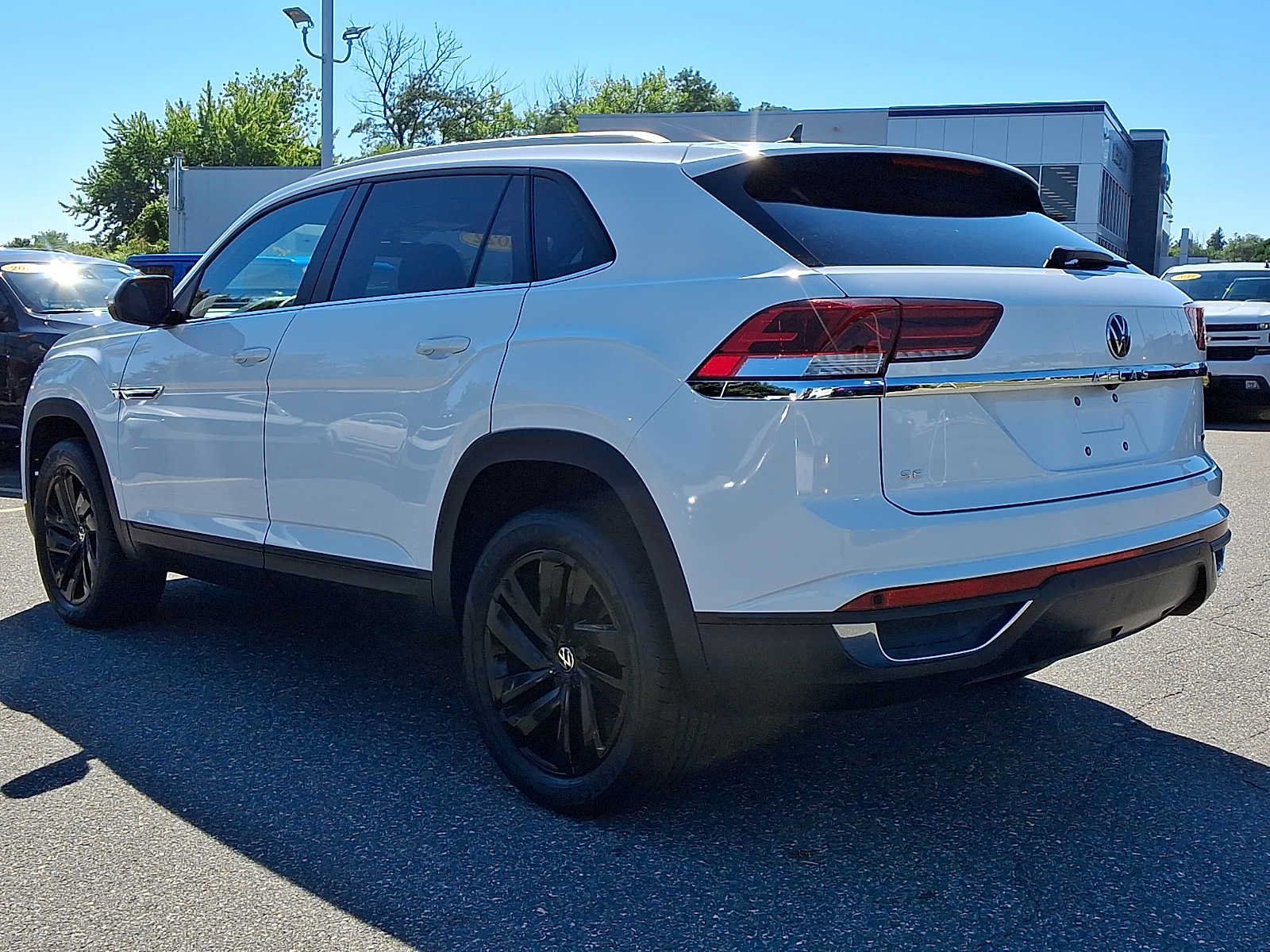 Used 2022 Volkswagen Atlas Cross Sport SE AWD/4WD image 4