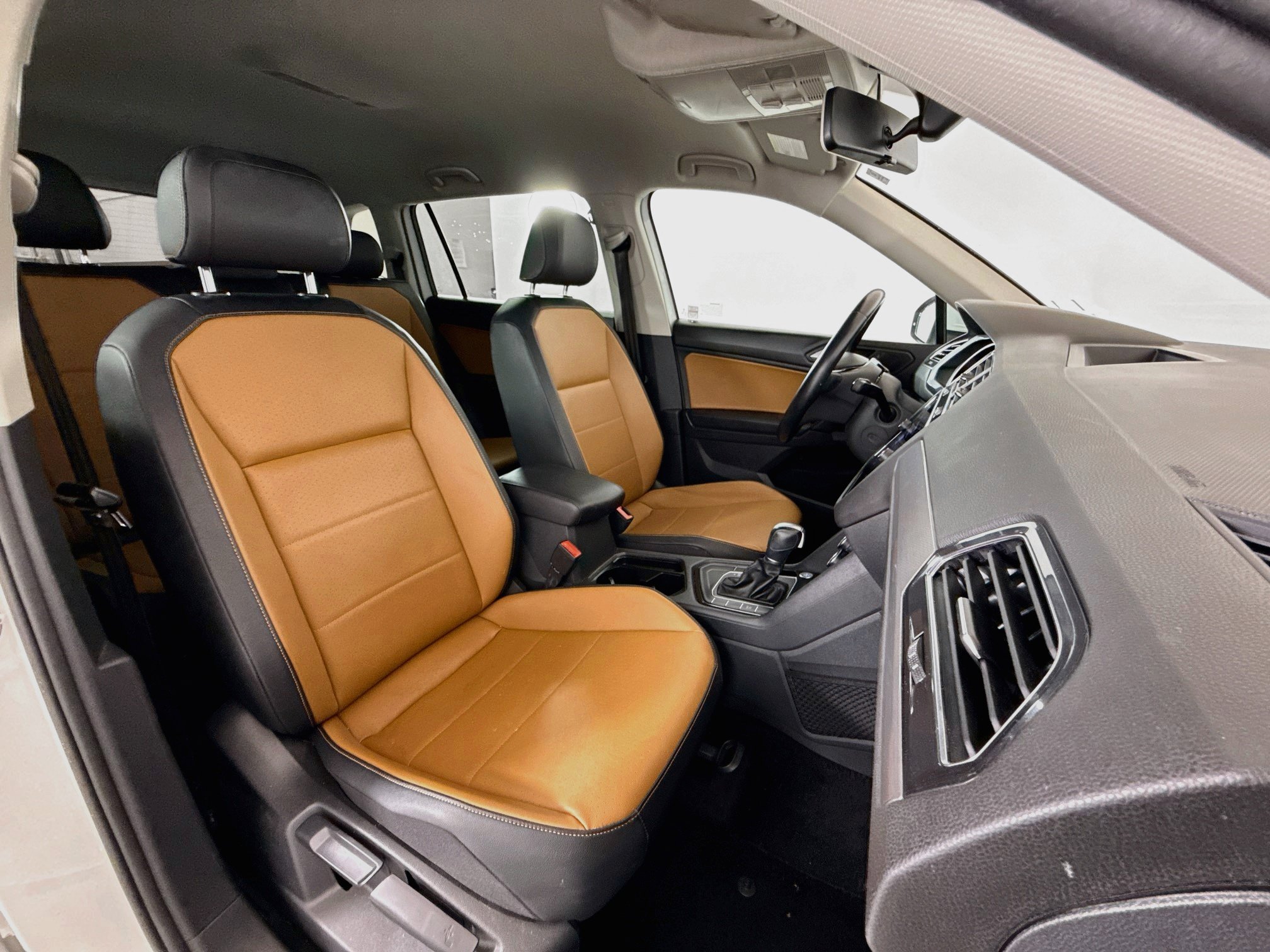 Used 2019 Volkswagen Tiguan SE FWD image 25