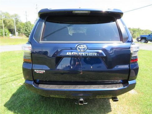 Used 2019 Toyota 4Runner SR5 AWD/4WD image 17