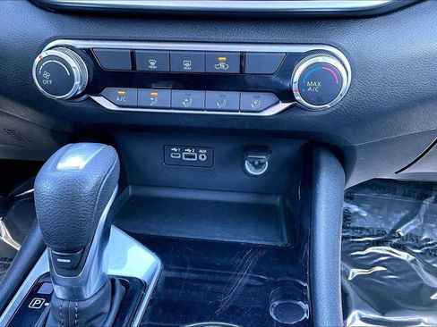Used 2024 Nissan Altima 2.5 SV FWD image 16