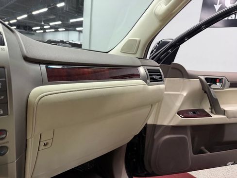 Used 2017 Lexus GX 460 Premium AWD/4WD image 40
