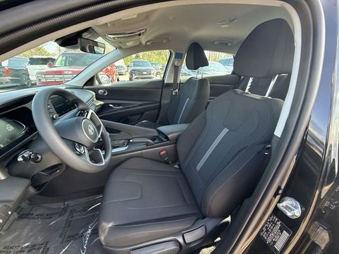 New 2026 Hyundai Elantra SE FWD image 11