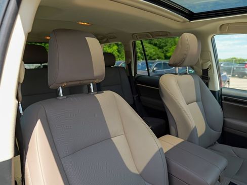 Used 2023 Lexus GX 460 Premium w/ Premium Package AWD/4WD image 39