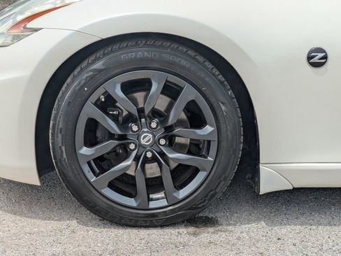 Used 2015 Nissan 370Z Coupe RWD image 11