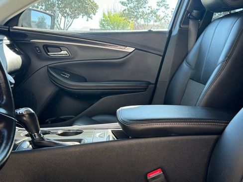 Used 2019 Chevrolet Impala LT image 14