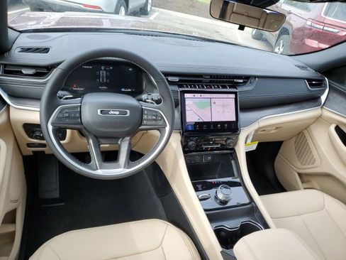 New 2025 Jeep Grand Cherokee Limited w/ Black Appearance Package image 7