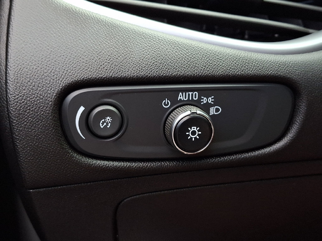 Used 2023 Chevrolet Malibu LT FWD image 25