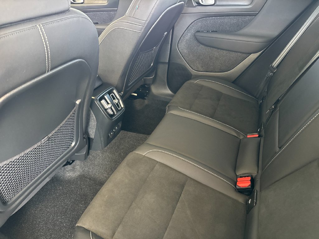 Certified 2023 Volvo C40 P8 Recharge Ultimate w/ Protection Package Premier AWD/4WD image 11