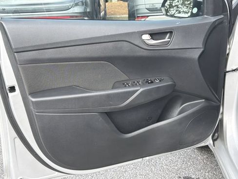 Certified 2022 Hyundai Accent SE FWD image 12
