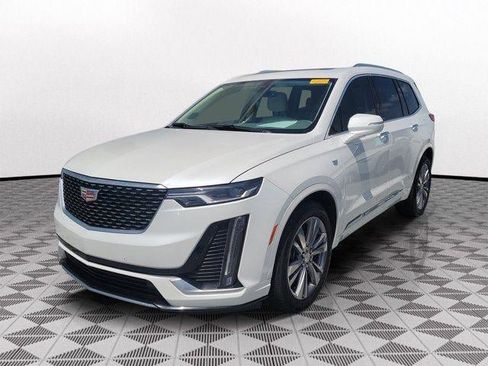 Used 2024 Cadillac XT6 Premium Luxury FWD image 3