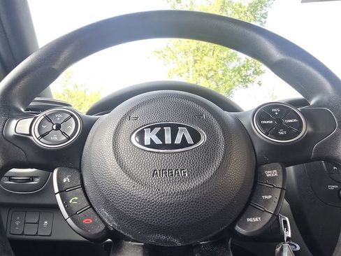 Used 2017 Kia Soul + FWD image 21