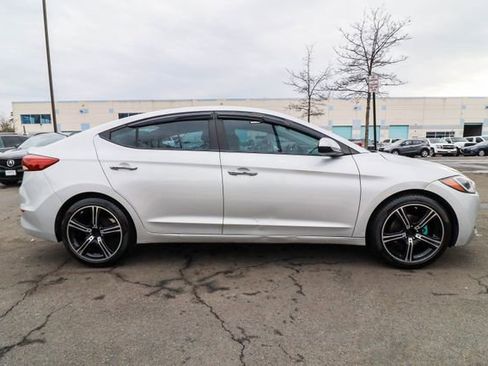 Used 2017 Hyundai Elantra SE image 13