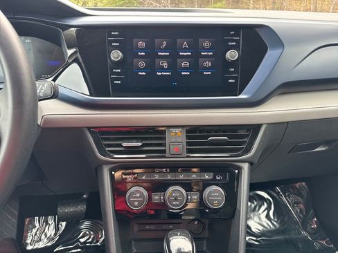 Used 2024 Volkswagen Taos SE image 13