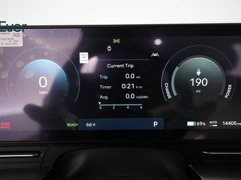 Used 2025 Hyundai Kona SEL FWD image 7