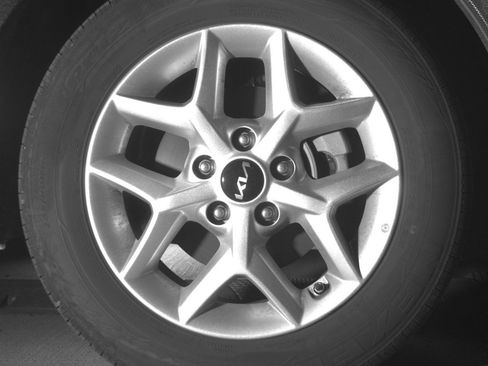 Used 2025 Kia Soul LX w/ LX Technology Package FWD image 13