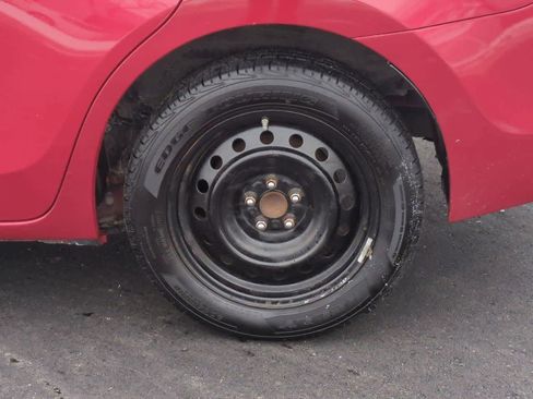 Used 2016 Toyota Corolla LE image 12