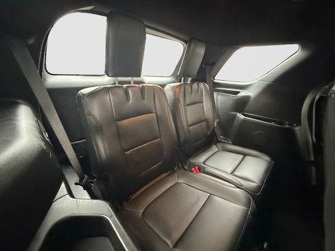 Used 2017 Ford Explorer XLT w/ Equipment Group 202A AWD/4WD image 20