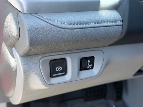Used 2019 GMC Acadia SLE FWD image 19