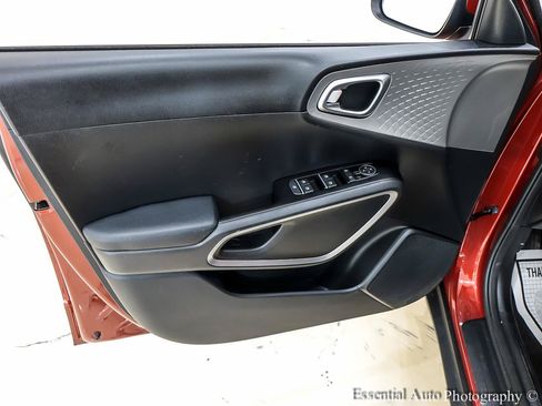 Used 2025 Kia Soul S FWD image 24