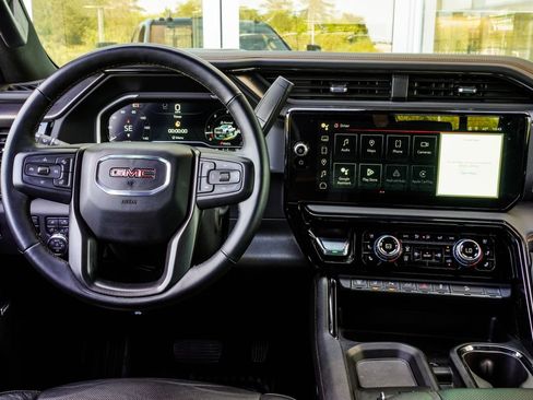 Used 2024 GMC Sierra 2500 AT4 w/ AT4 Premium Plus Package AWD/4WD image 18