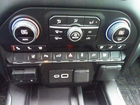 Used 2022 Chevrolet Silverado 2500 High Country image 12