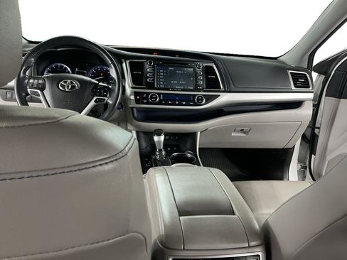 Used 2017 Toyota Highlander XLE AWD/4WD image 6