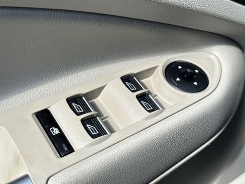 Used 2017 Ford Escape SE w/ SE Leather Comfort Package image 26