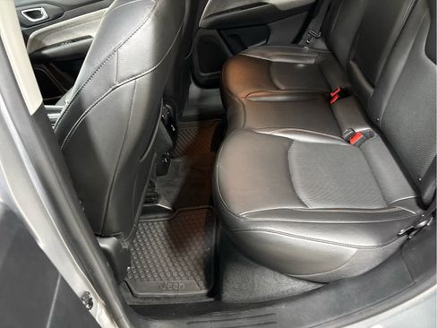 Used 2022 Jeep Compass Latitude image 39