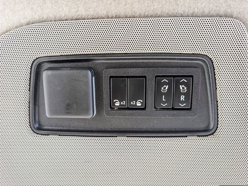 Certified 2022 Cadillac Escalade Premium Luxury Platinum image 25